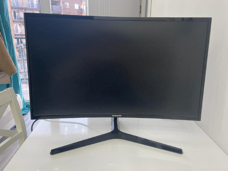 Монитор Samsung 27" Изогнутый дисплей