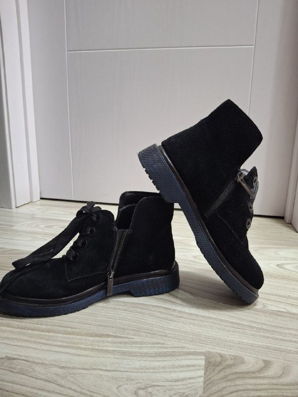 черные демисезонные ботинки, бежевые кроссовки, черные кроссовки, бежевые кеды, ботинки демисезонные замша