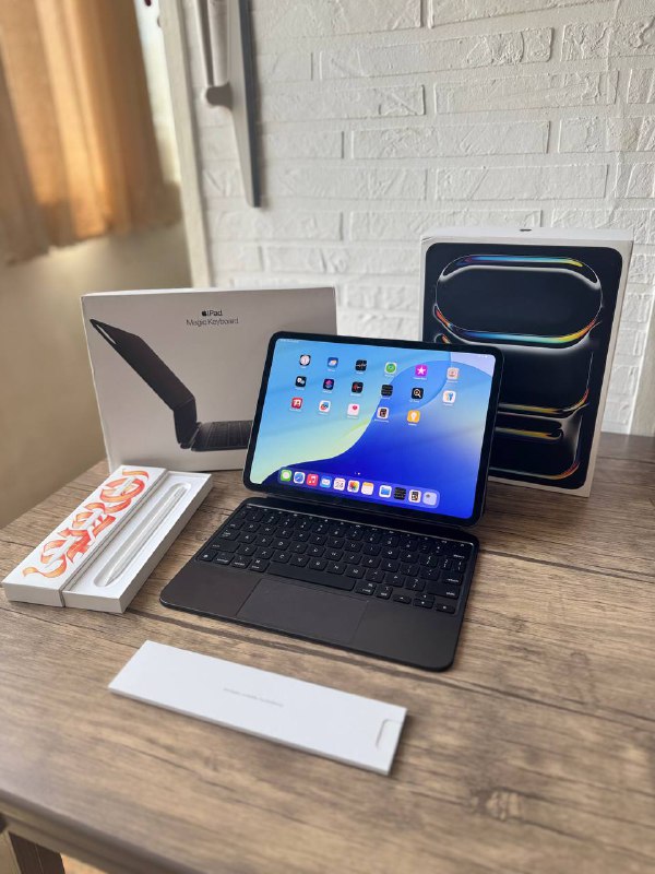 iPad Pro 11 Inch M4 256 GB с Pencil Pro и Magic Keyboard 3