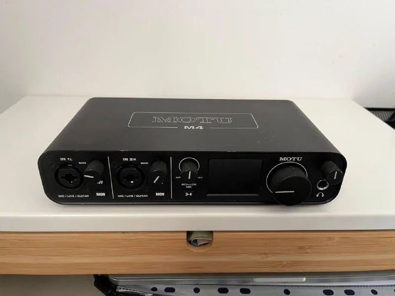 Аудио интерфейс MOTU M4 1