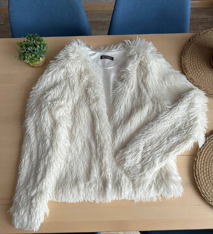 White fur vest 1