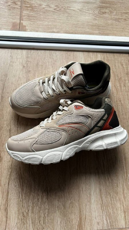 Кроссовки размер 40