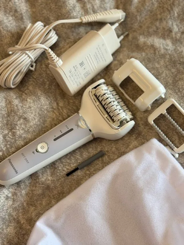 Эпилятор Panasonic, джинсы Lee, ремень Calvin Klein, рубашка, лампа, колонка JBL 1
