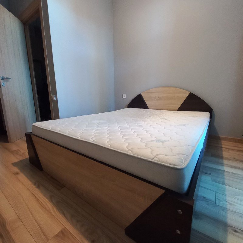 Кровать и матрас 1,60 × 2,00 2