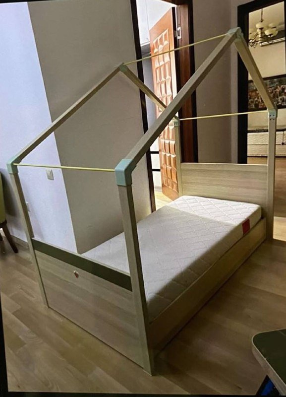 Детская кровать с матрасом