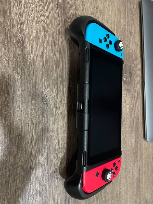 Nintendo Switch, геймпад Dobe и аксессуары 6