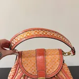 Сумки Guess, Stone Island Junior, копія Gucci, Pull&Bear 2