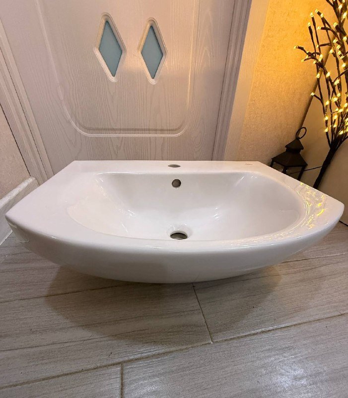 Керамическая раковина без стойки