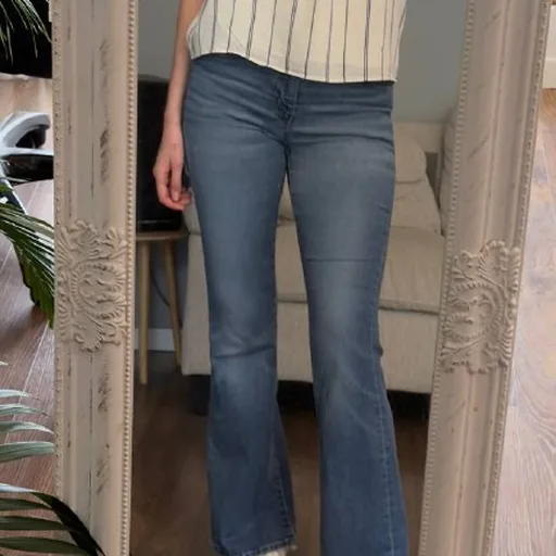 Levi’s jeans, Massimo Dutti top