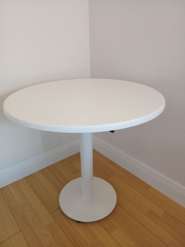 Круглый белый стол диаметр 80 см, высота 80 см