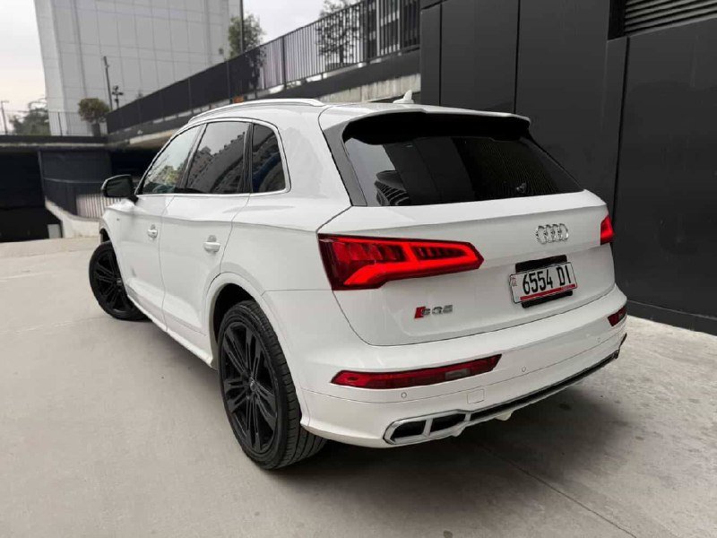 Audi SQ5 Prestige 4