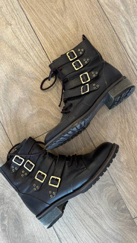 Кожаные ботинки, брюки, туфли, платья, свитеры, сумка 1