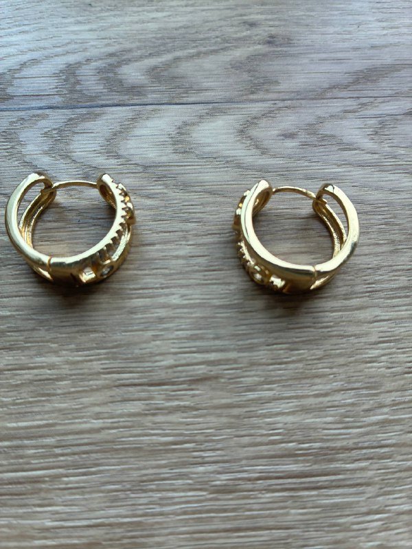 золотые серьги, черная сумка, белый клатч, зеленая сумка, золотая сумка, аксессуары, платье