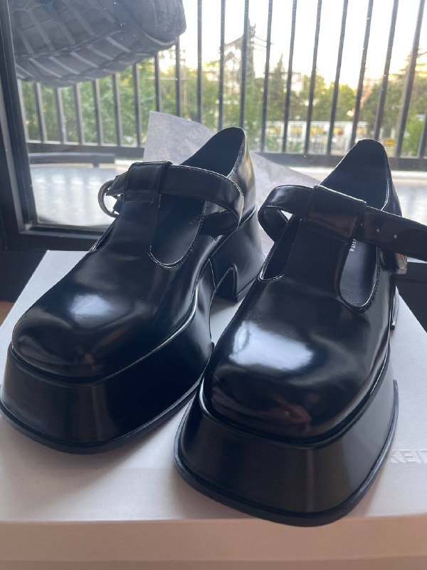Женские черные туфли 39 размер 2
