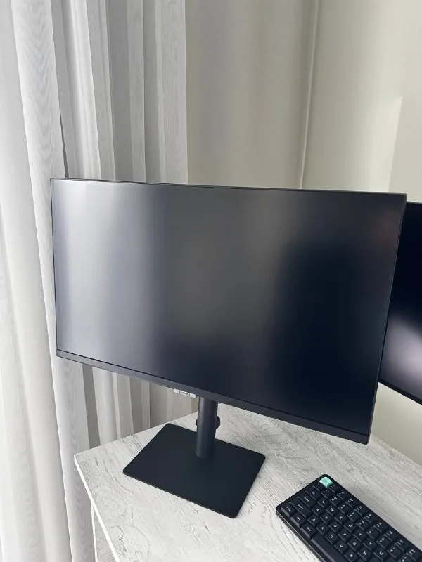 Samsung ViewFinity S8 монитор 4K 1