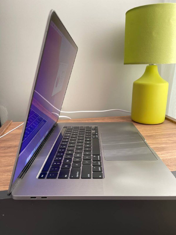 MacBook Pro 2019 16'' i7 16/512 3