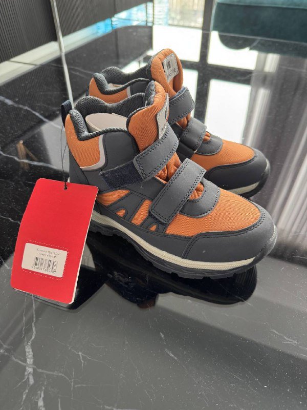 Ботинки новые размер 35-36, длина стельки 22 см