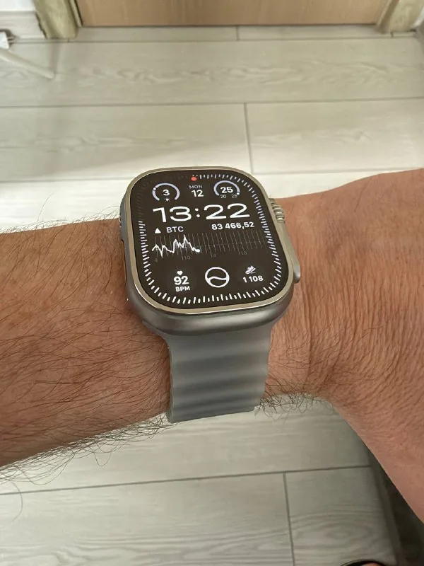 Apple Watch Ultra 4 Natural Titanium 1