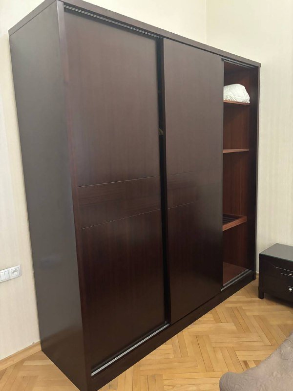 2 тумбы, комод с зеркалом и табуретом, кровать, шкаф 2