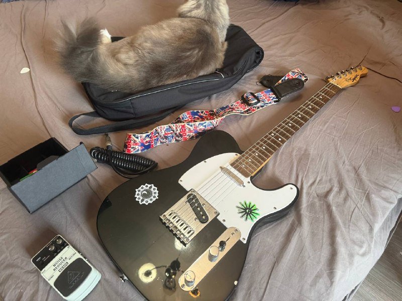 NUX педалборд, JOYO блок питания, шумодавы, Fender комбик, гитары Squier, Ibanez 3