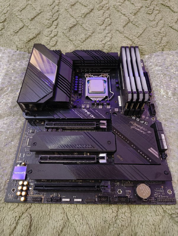 Asus Rog Strix E, i9 11900K, Corsair Vengeance 32GB 2