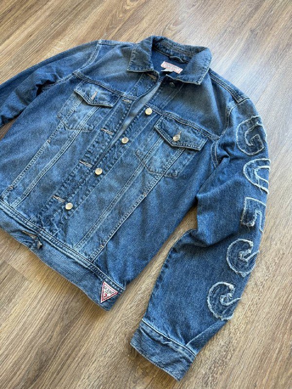 Кроссовки Salomon Gore Tex, Джинсовая куртка Guess, Кроп-топ Nike, Ветровка Rab, Джинсы Jacob Cohën, Мессенджер Jack Wolfskin, Анорак Ellesse, Джинсы Carhartt FR, Свитер Stone Island 2