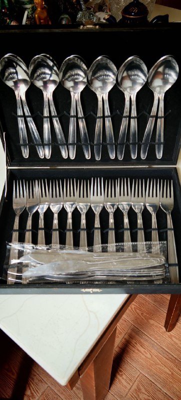 Теплое одеяло, платье, небулайзер, лежанка для кошек, мобильник, пианино игрушка, столовые приборы 6