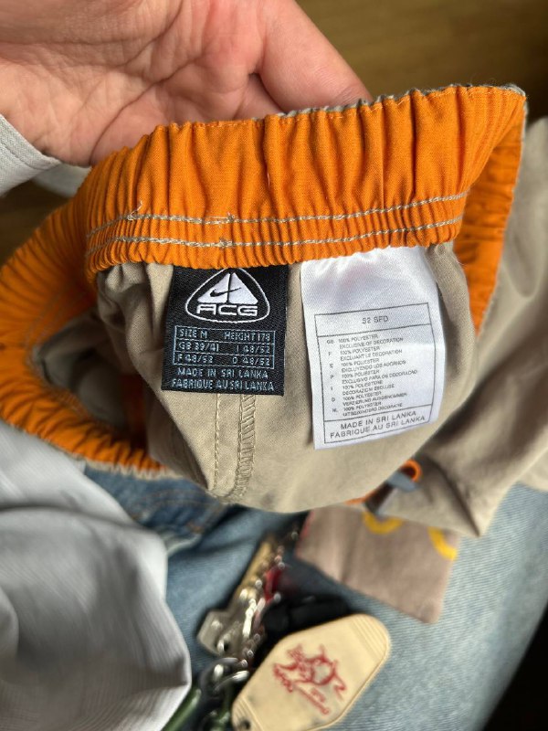 Nike ACG shorts size M 2