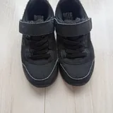 Сумка, женские кеды, детские кроссовки, стулья, чемодан, ящик 5