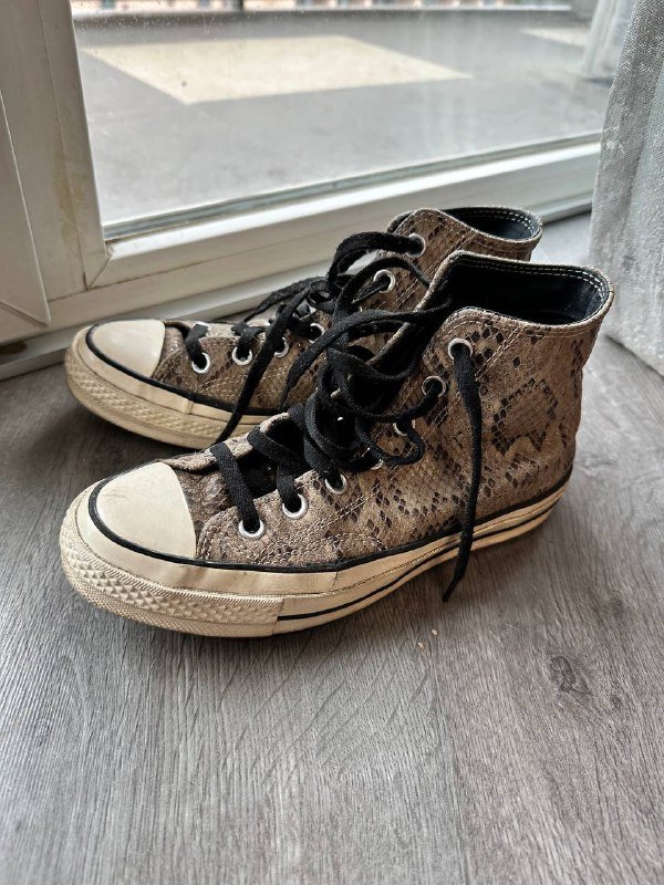 Оригинальные женские конверсы размер 37