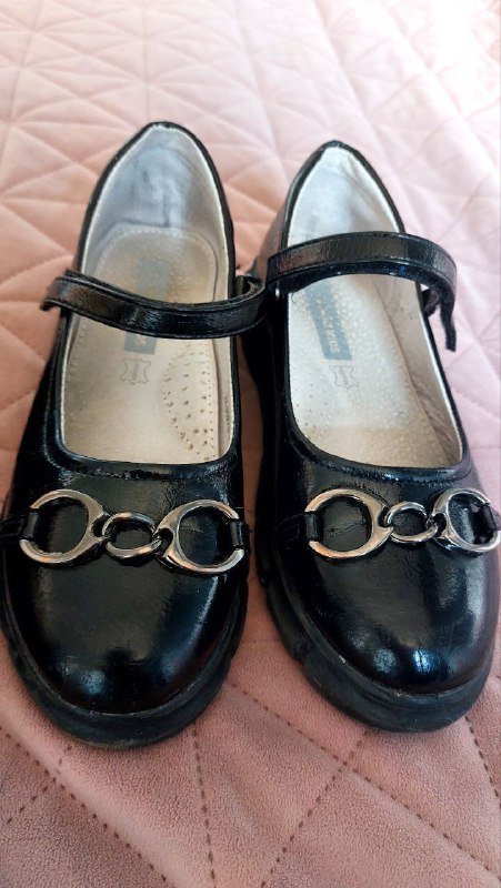 Две пары школьных туфель размер 35