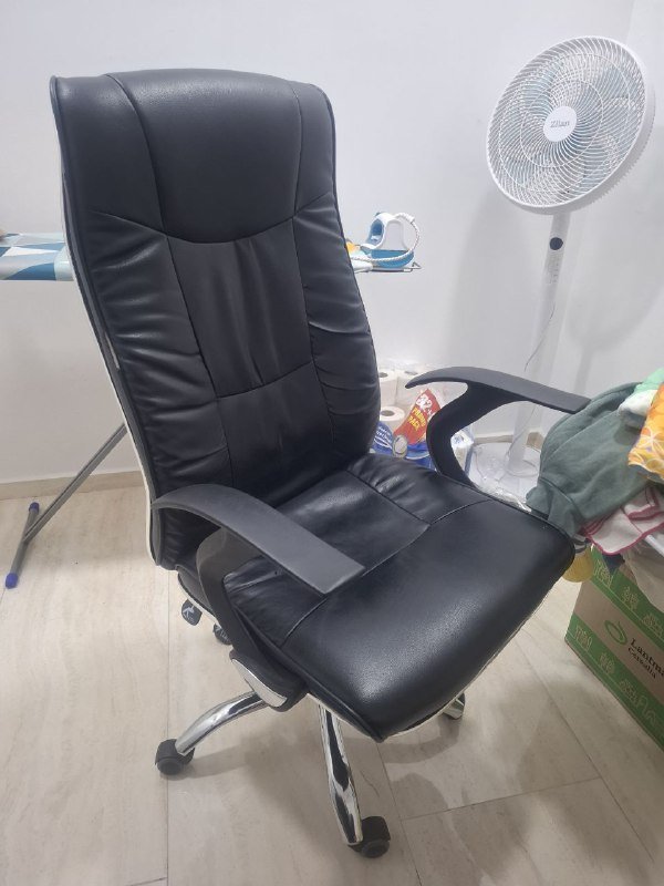 Офисное кресло