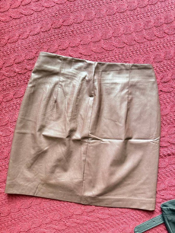 Пиджак, футболка, юбка-трапеция, укороченный свитер, кожаная юбка H&M 9