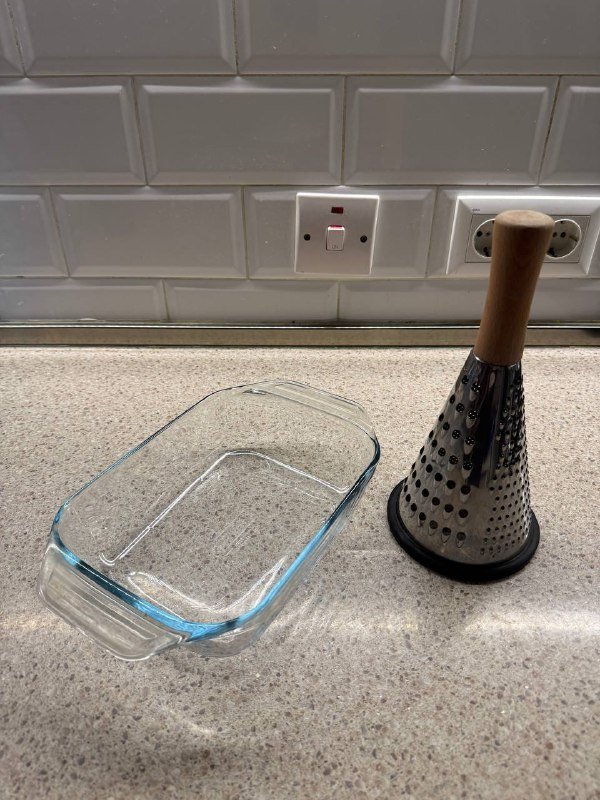 Форма для запекания, терка, ваза, точилка, бокалы, тарелки, сушилка, графин, коврик, подставки