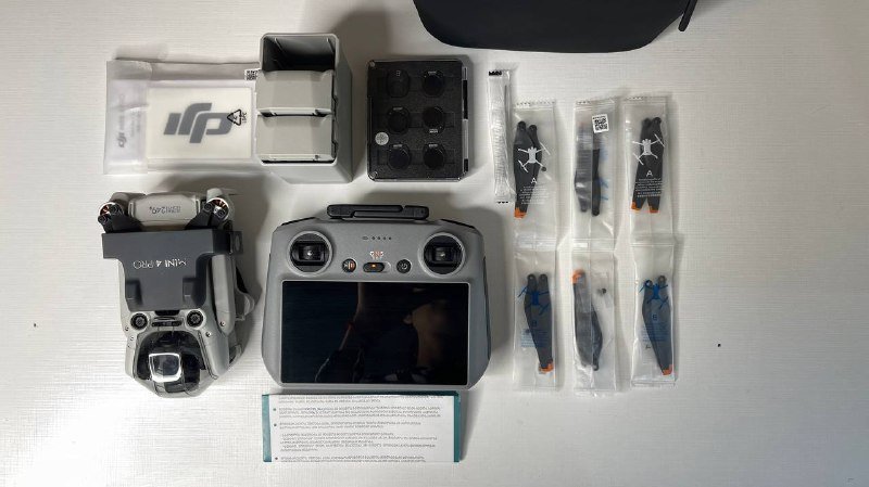 Дрон DJI Mini 4 Pro Fly More Combo с линзами