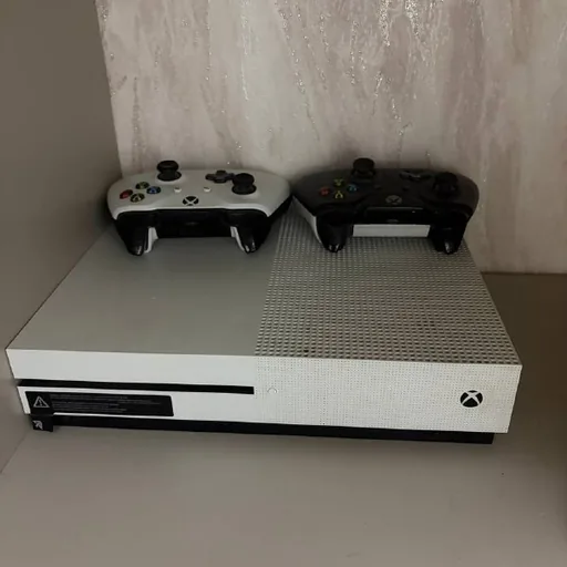 Xbox One S 500 GB с двумя геймпадами