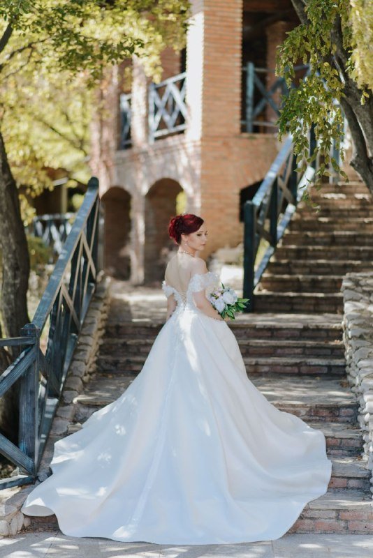 Свадебное платье с подъюбником и обручами