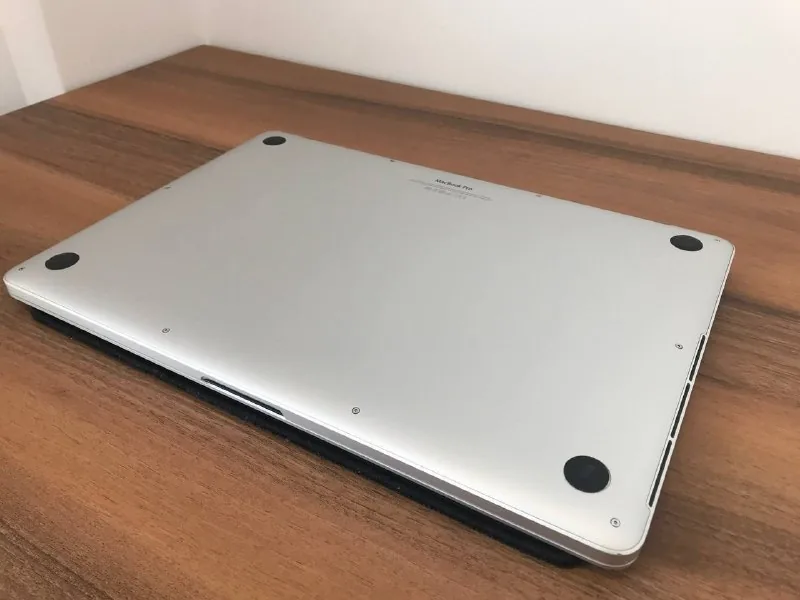 MacBook Pro 15, Intel Core i7, 16 GB RAM, SSD 512 GB 1