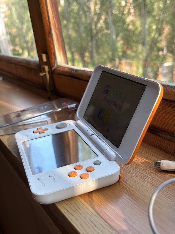 Nintendo New 2DS XL с картой 16Гб, стилус 3
