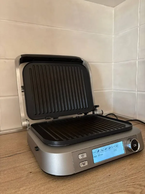 Гриль-духовка RED SOLUTION SteakPRO RGM-M816P 1