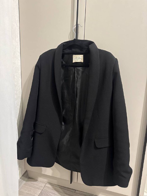 Голубой костюм, черная блузка, черный пиджак 5