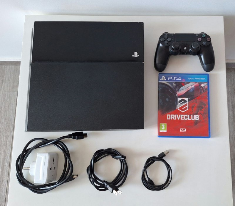 PS4 512 ГБ, геймпад, игра Driveclub, кабели, переходник