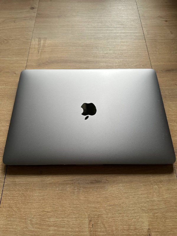 MacBook Pro 13” 2020, Intel Core i7, 8 GB RAM, 256 GB SSD