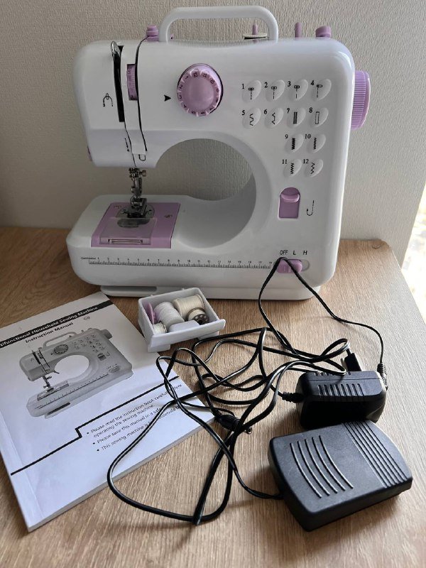 Мини швейная машинка с 12 видами стежков и подсветкой