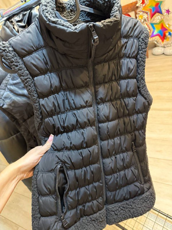 Бомбер Armani Exchange, пуховик dkny, жилеты Calvin Klein и H&M 6