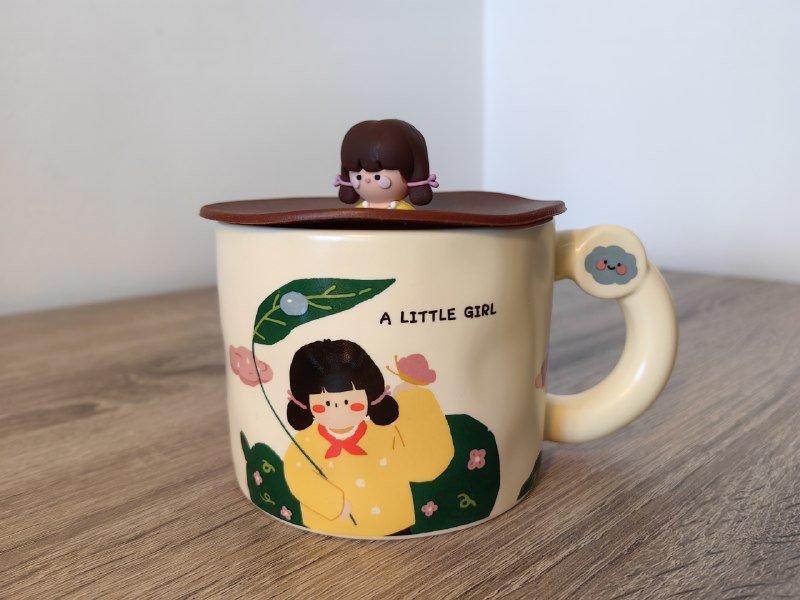 Керамическая кружка A Little Girl с силиконовой крышкой 350 мл 3
