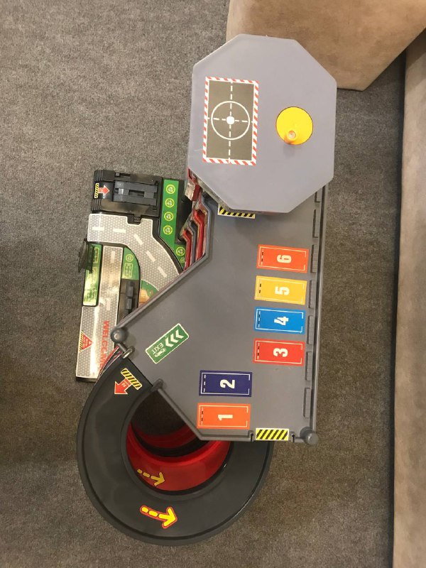 Игровой набор с лифтом и шлагбаумом 6