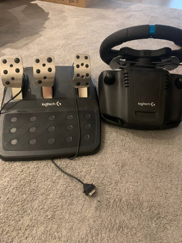 Игровой руль с педалями Logitech G920 Driving Force