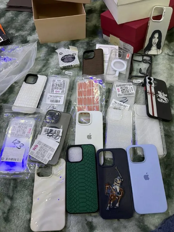 Чехлы на iPhone 16 Pro Max