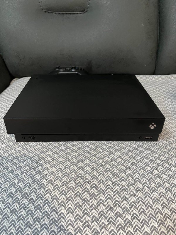 X-box one x игровая консоль 1Tb, 2 джойстика